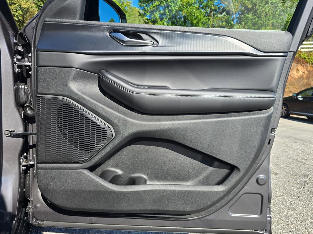 New 2025 Jeep Grand Cherokee Altitude image 36