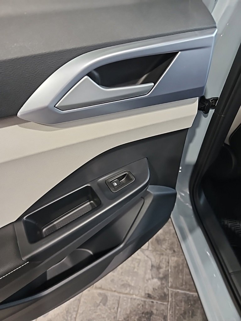 New 2026 Volkswagen Taos SE image 21