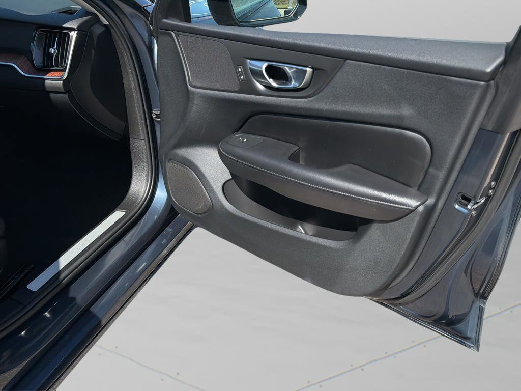Used 2023 Volvo S60 T8 Plus image 10