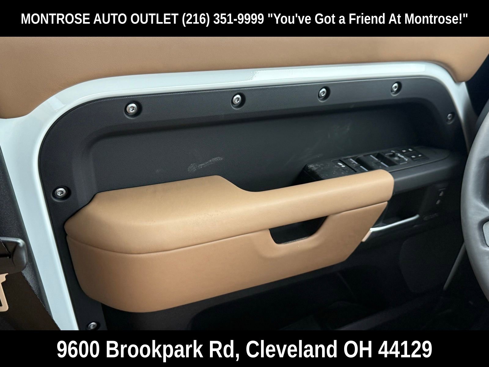 New 2026 Land Rover Defender 130 X-Dynamic SE image 36