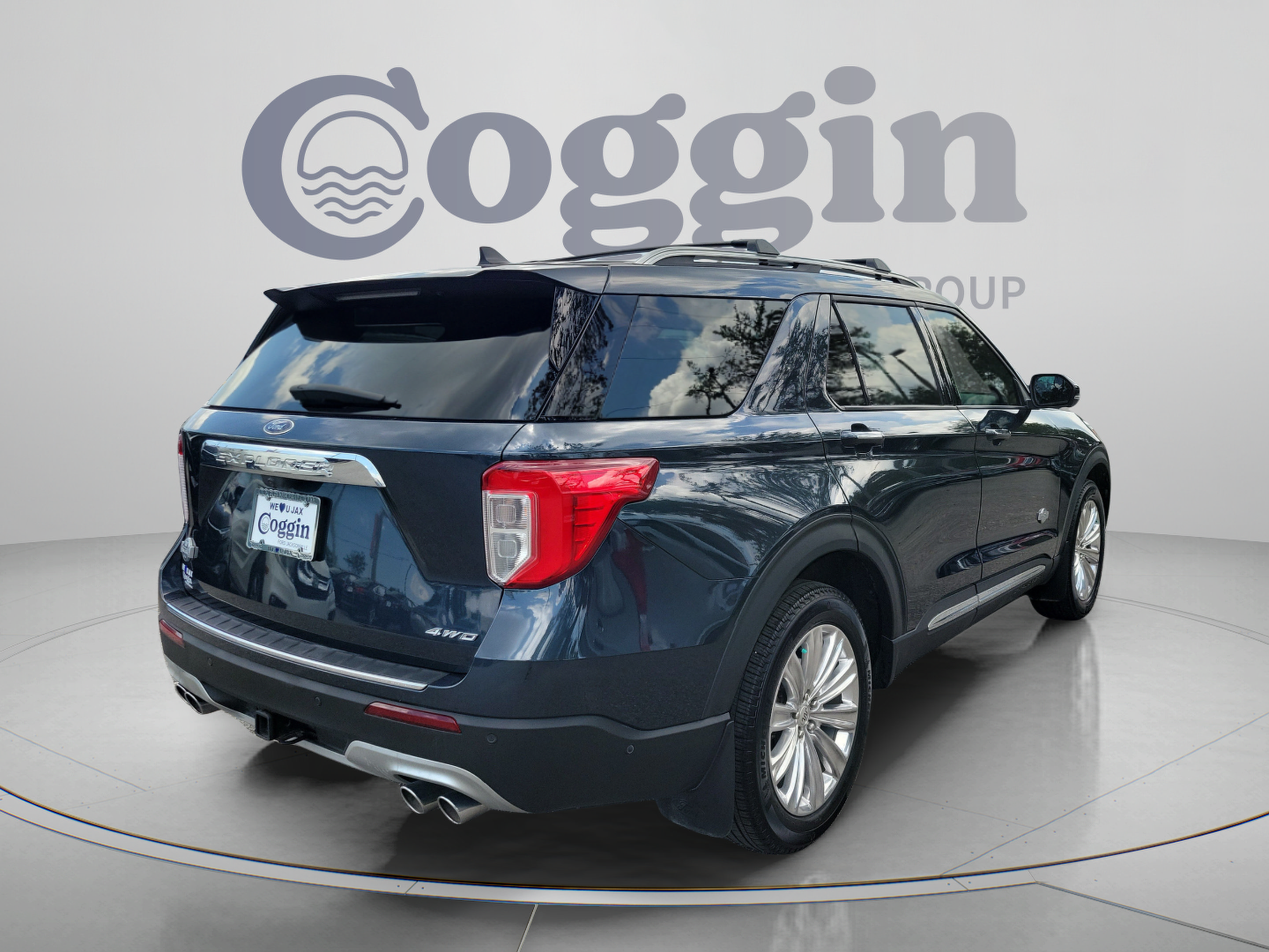 Used 2023 Ford Explorer King Ranch w/ Premium Technology Package AWD/4WD image 3