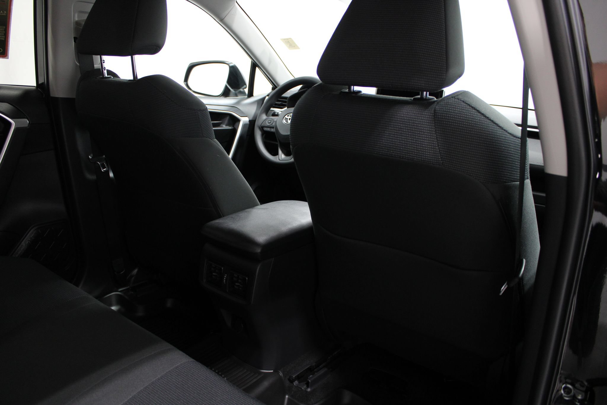 Used 2024 Toyota RAV4 LE AWD/4WD image 21