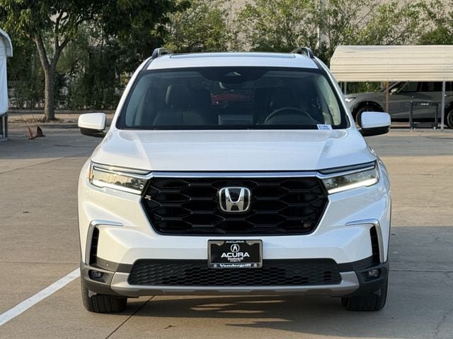 Used 2025 Honda Pilot Touring image 9