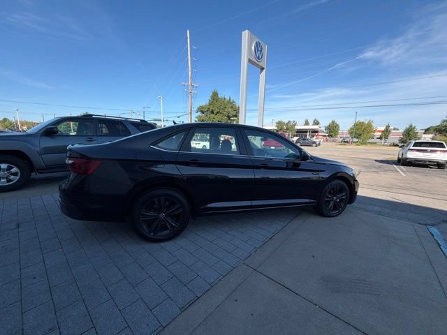 Used 2023 Volkswagen Jetta SE w/ Panoramic Sunroof Package FWD image 21