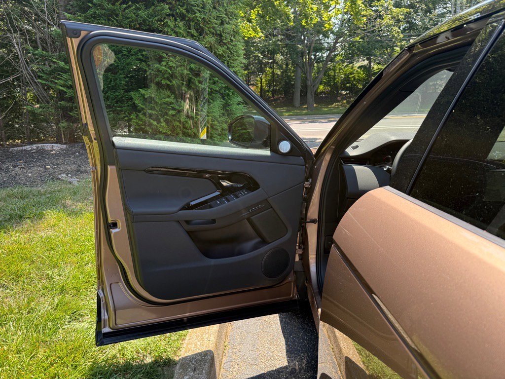 Used 2025 Land Rover Range Rover Evoque Dynamic SE image 10