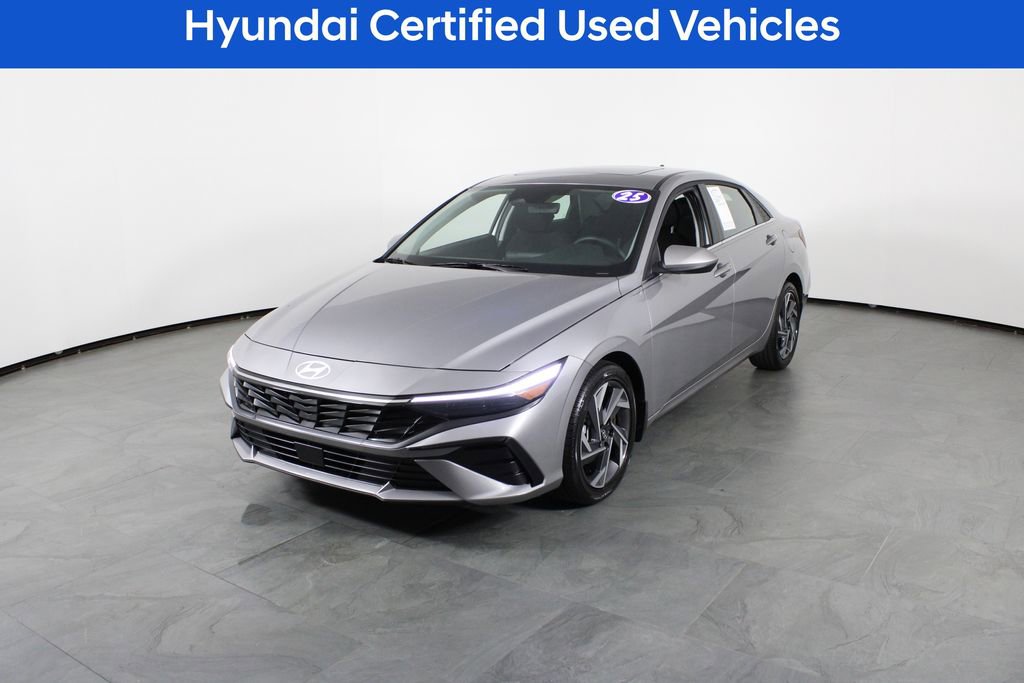 Used 2025 Hyundai Elantra SEL image 2