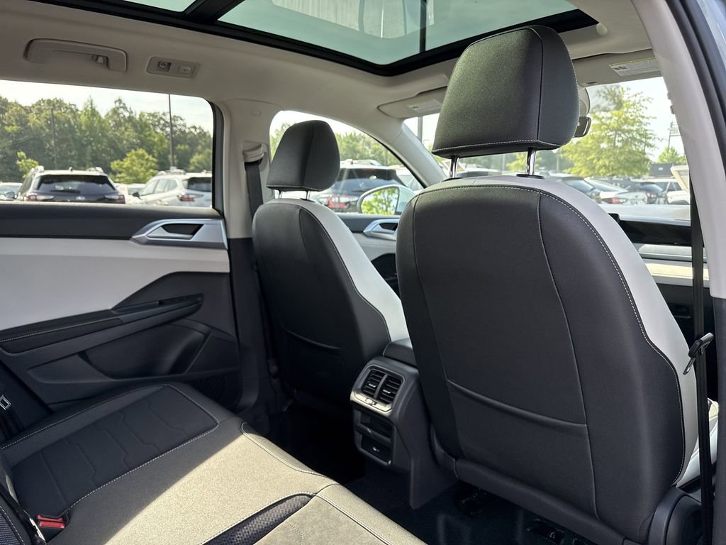 New 2025 Volkswagen Taos SE image 17