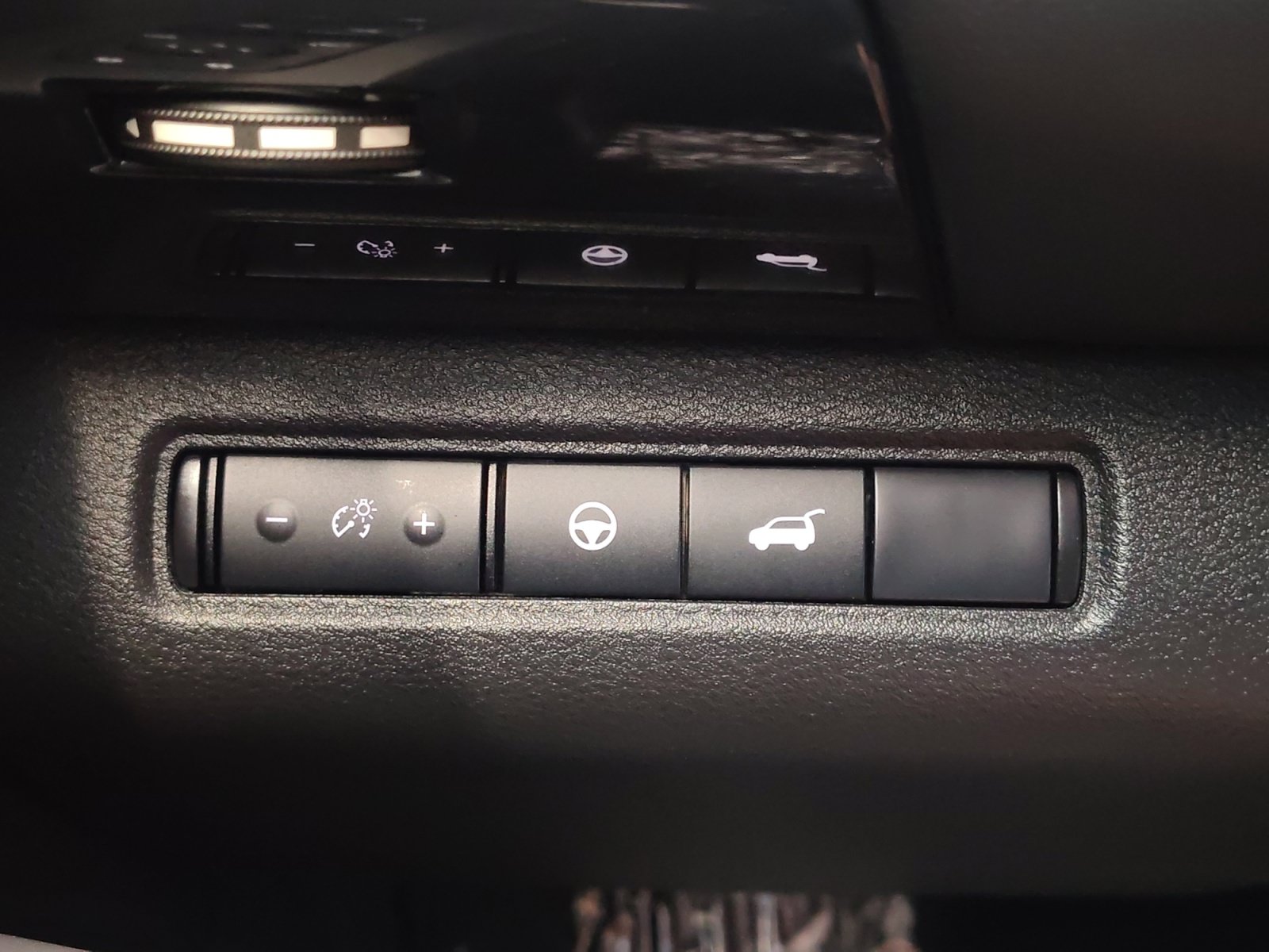 Used 2025 Nissan Pathfinder SV w/ Cargo Package FWD image 26