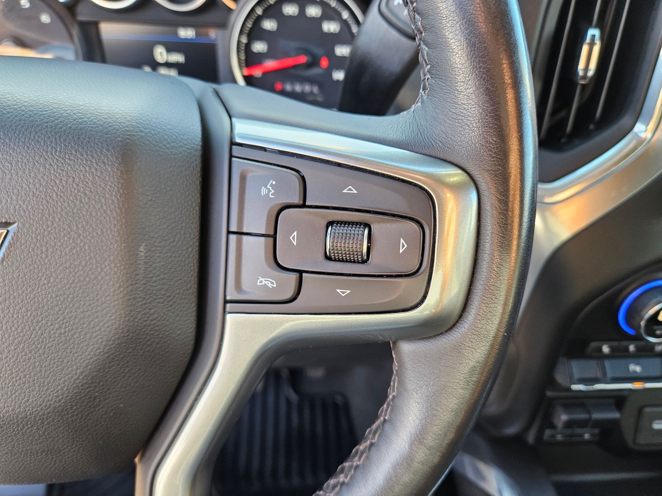 Used 2021 Chevrolet Silverado 1500 LTZ w/ Z71 Off-Road Package AWD/4WD image 18