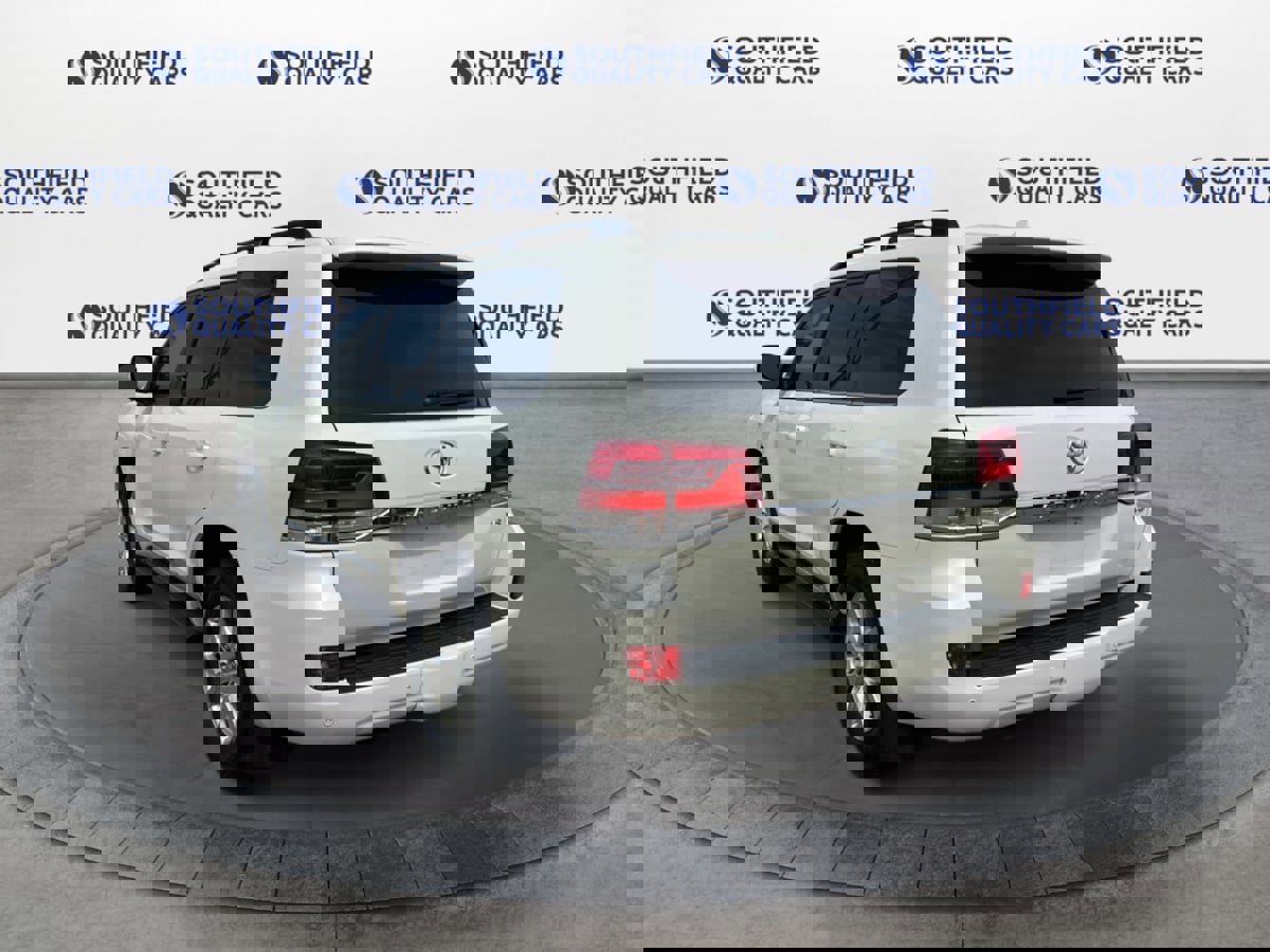 Used 2018 Toyota Land Cruiser image 4