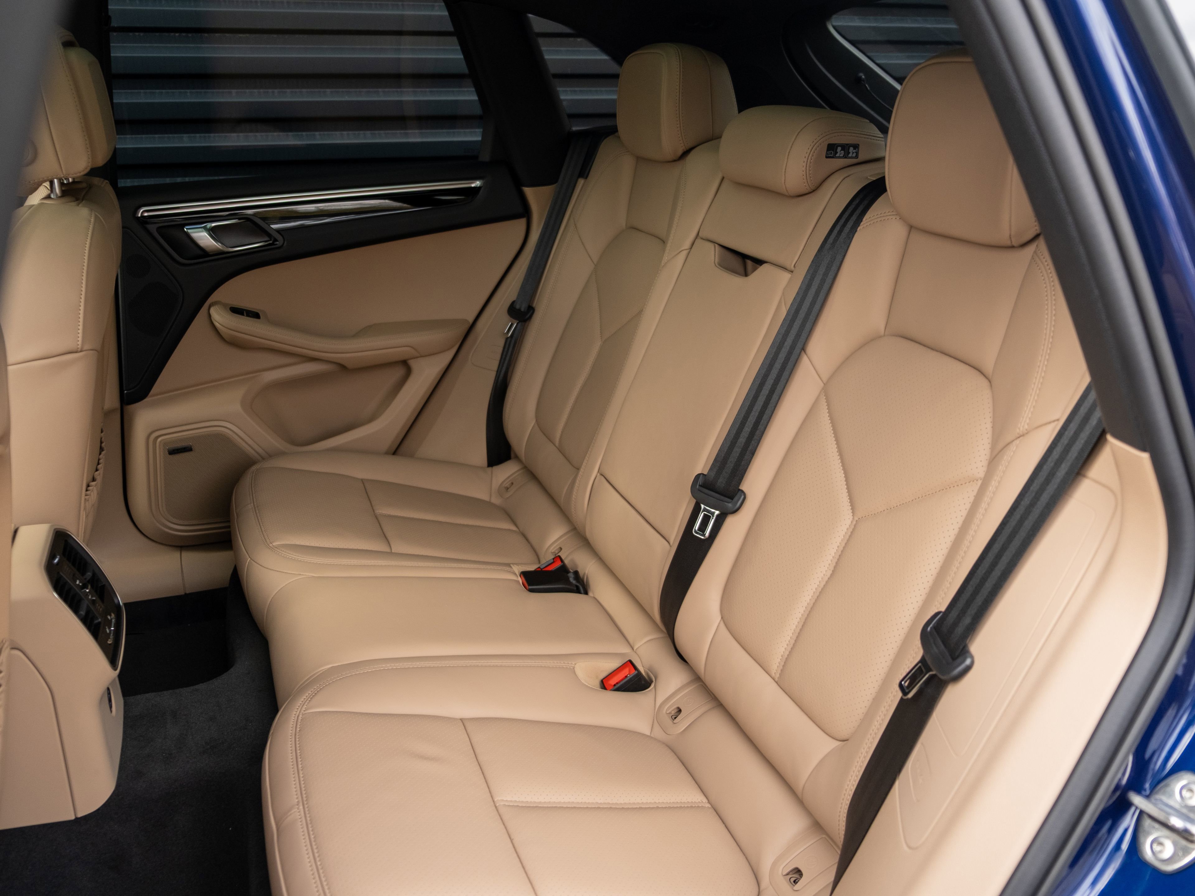 Certified 2026 Porsche Macan AWD/4WD image 31