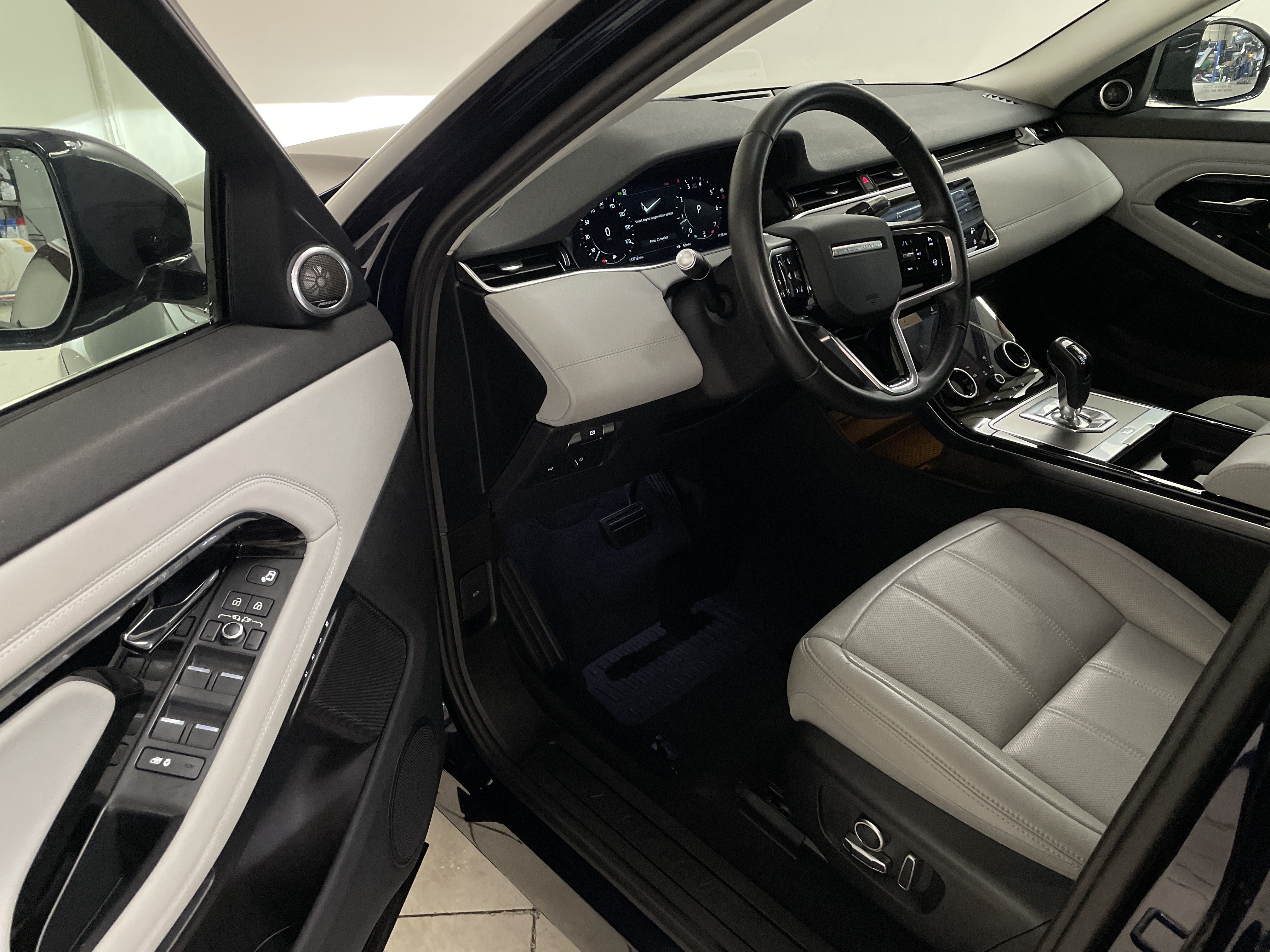 Used 2022 Land Rover Range Rover Evoque SE AWD/4WD image 7