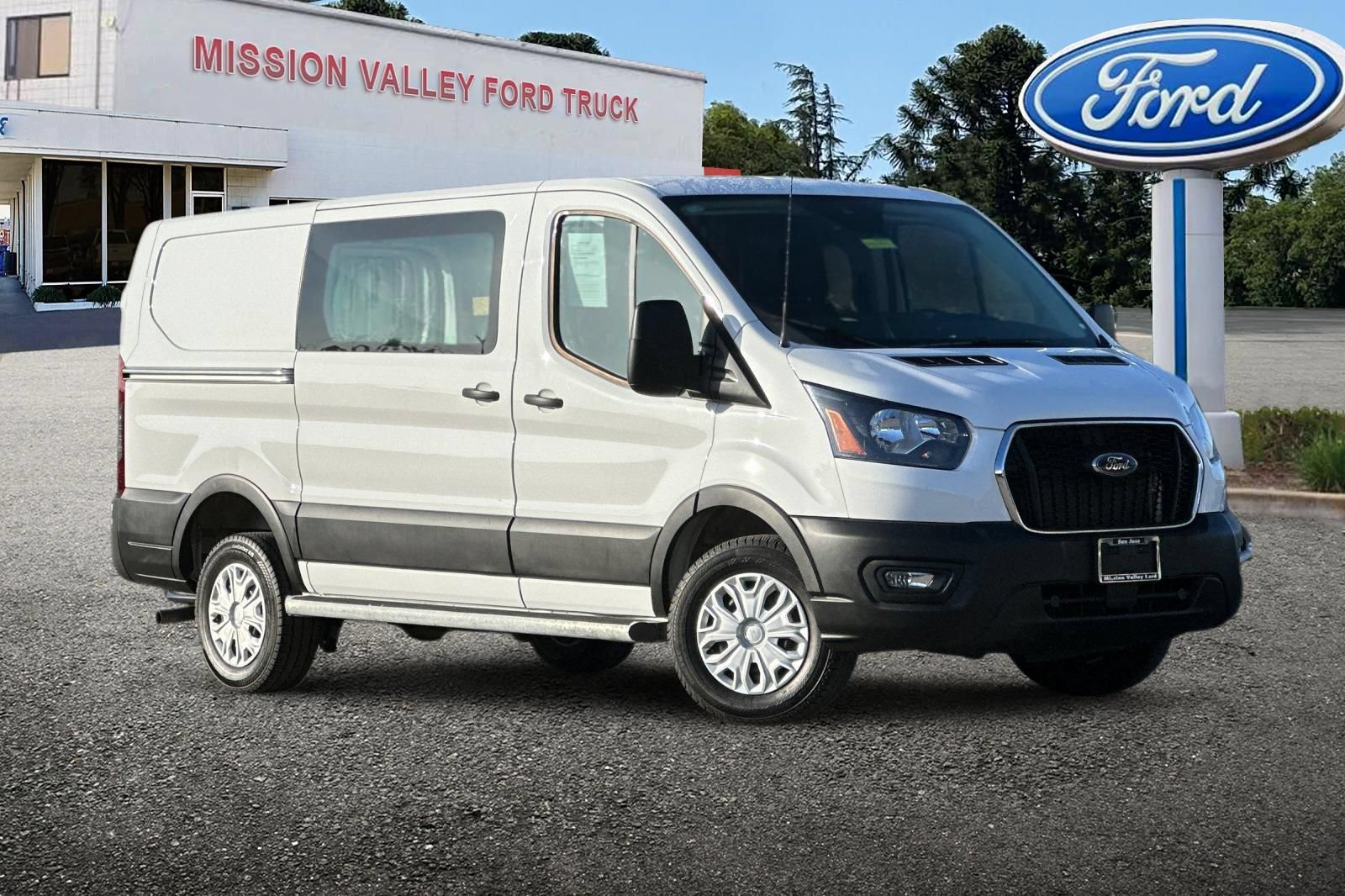 Used 2025 Ford Transit 250 Low Roof w/ Exterior Upgrade Package RWD image 2