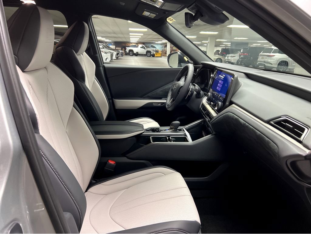 New 2026 Lexus TX 500h AWD image 24