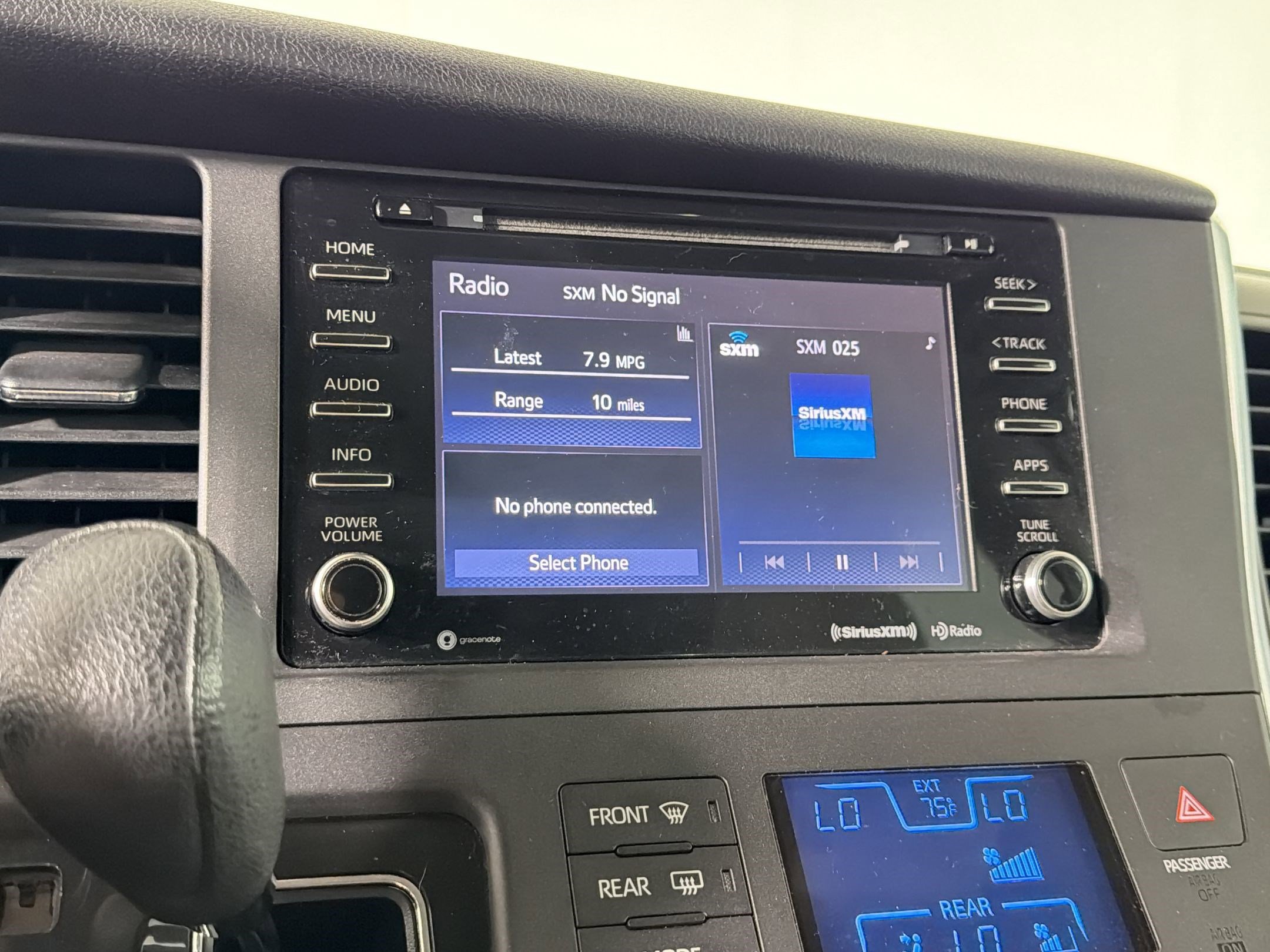 Used 2018 Toyota Sienna LE image 22