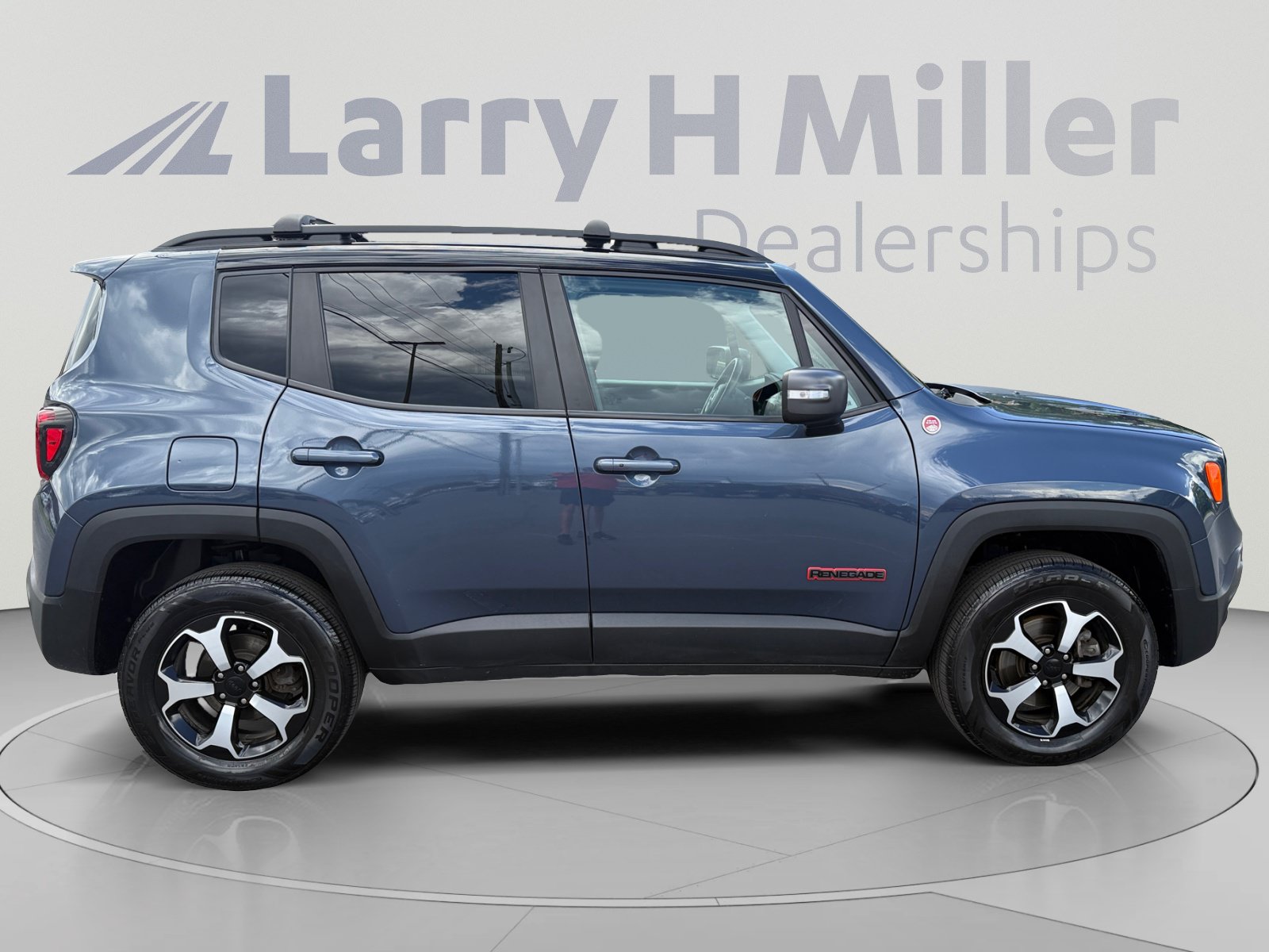 Used 2020 Jeep Renegade Trailhawk w/ UConnect 8.4 Nav Group AWD/4WD image 6