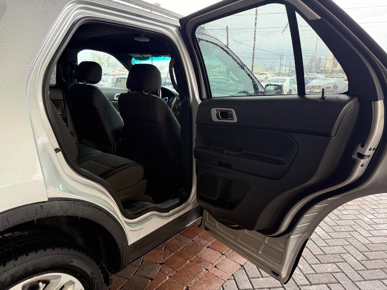 Used 2015 Ford Explorer XLT AWD/4WD image 29