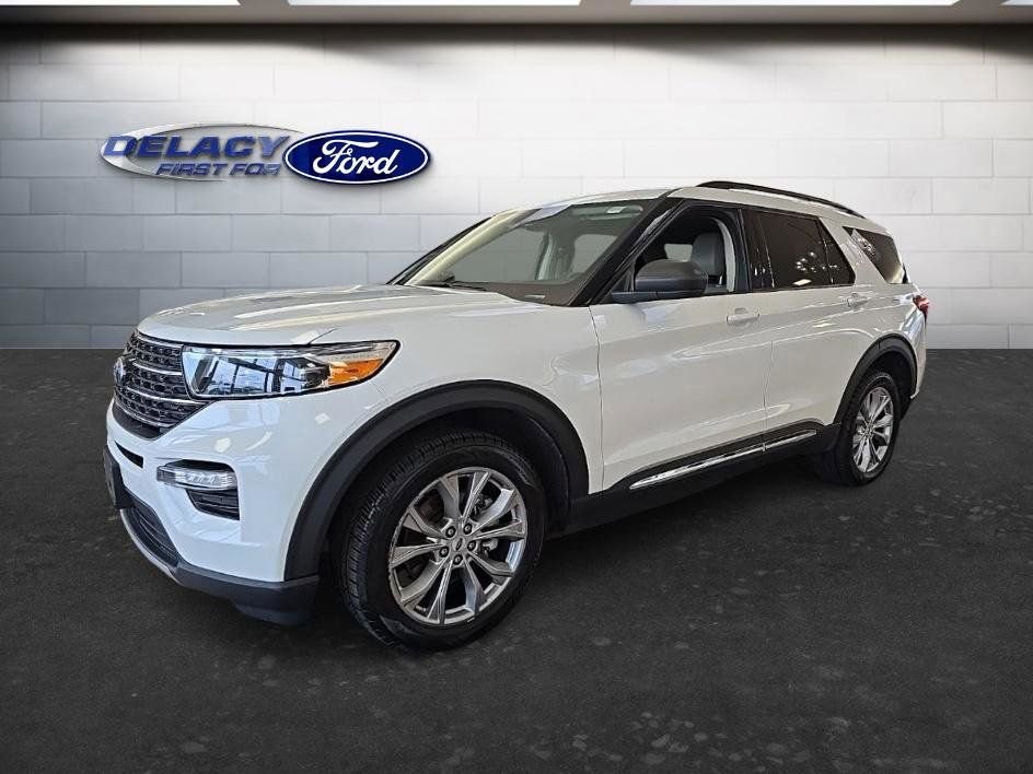 Used 2023 Ford Explorer XLT w/ Equipment Group 202A AWD/4WD image 2