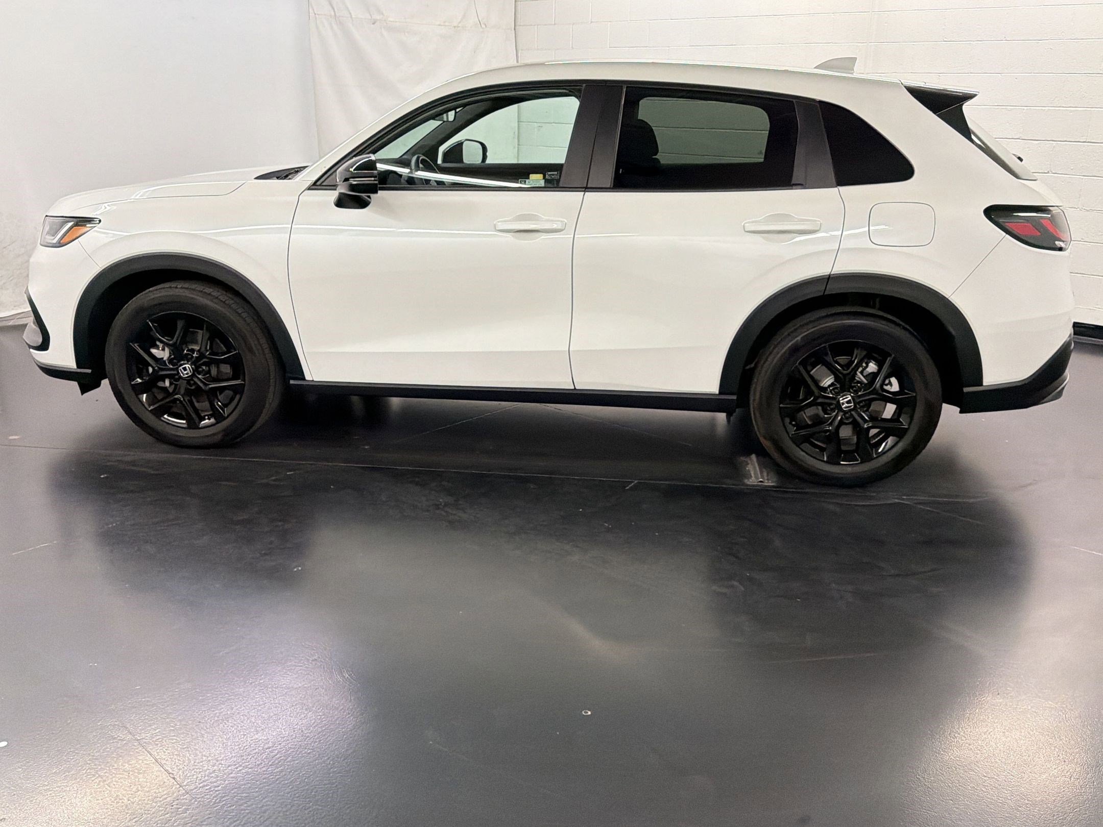 Certified 2024 Honda HR-V Sport image 2