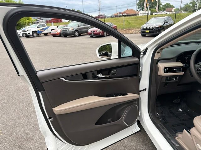 Certified 2022 Lincoln Nautilus AWD w/ Premium Package image 28