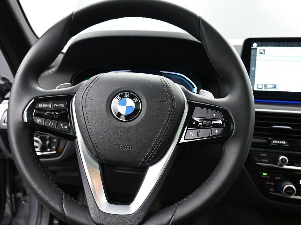 Used 2023 BMW 530i xDrive AWD/4WD image 11