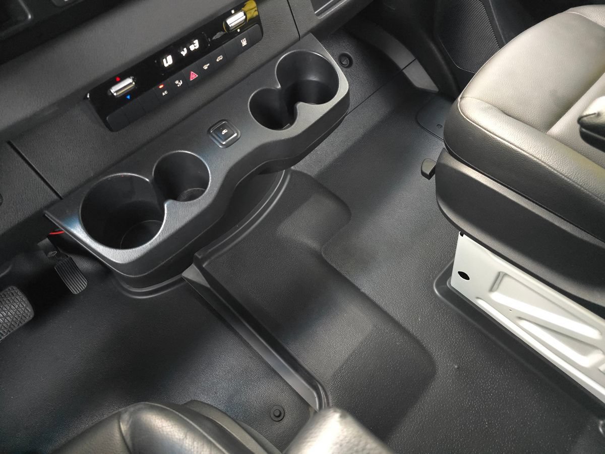 Used 2024 Mercedes-Benz eSprinter 170 Cargo image 40