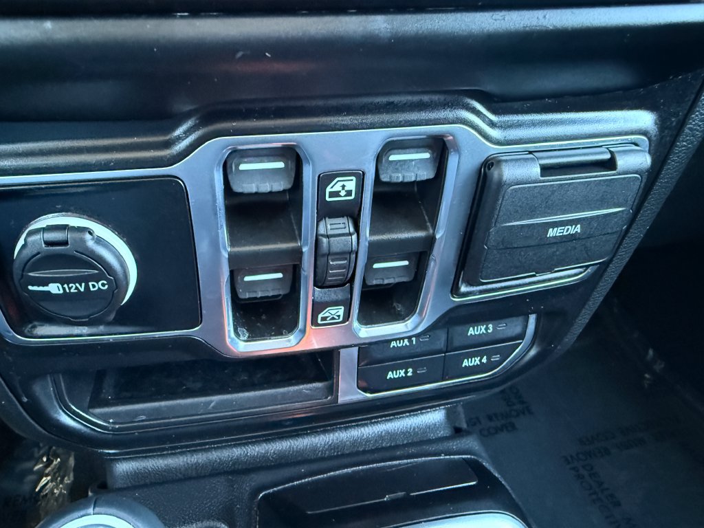 Used 2023 Jeep Wrangler Unlimited Sahara AWD/4WD image 17