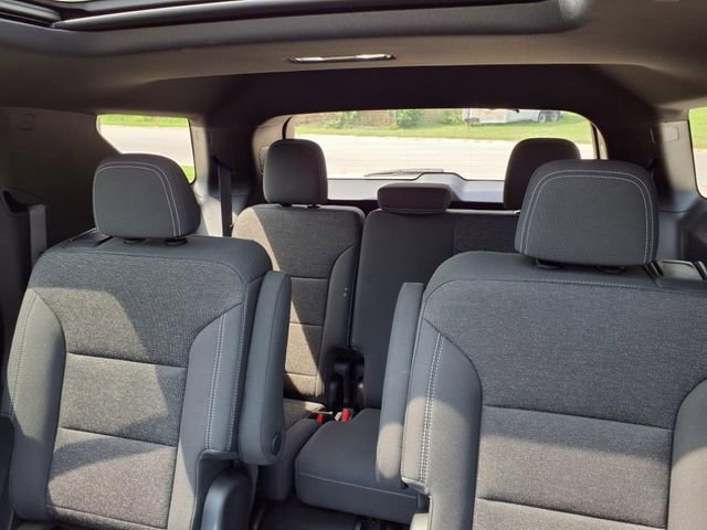 Used 2024 Chevrolet Traverse LT image 11