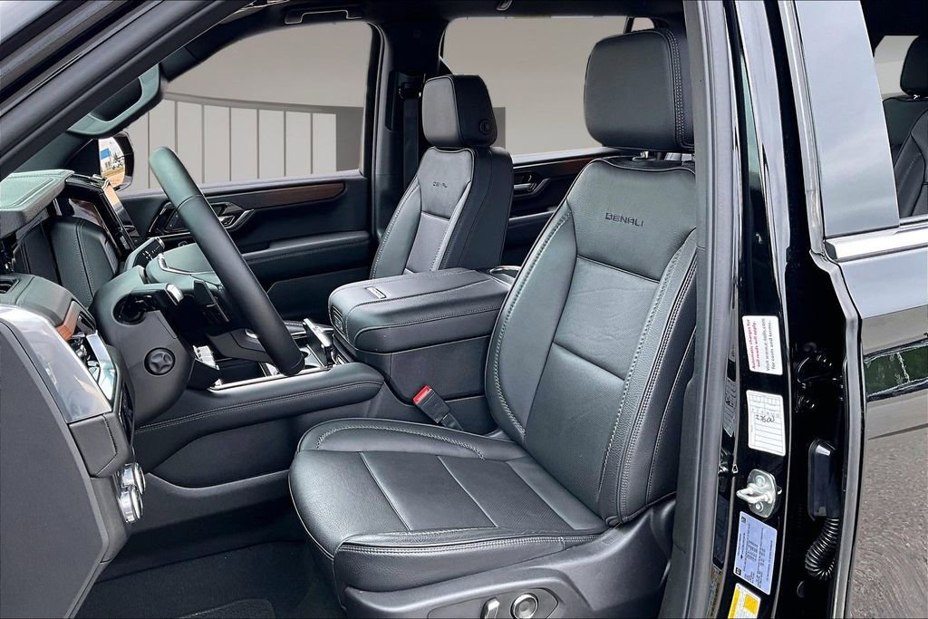 Used 2025 GMC Yukon XL Denali AWD/4WD image 24