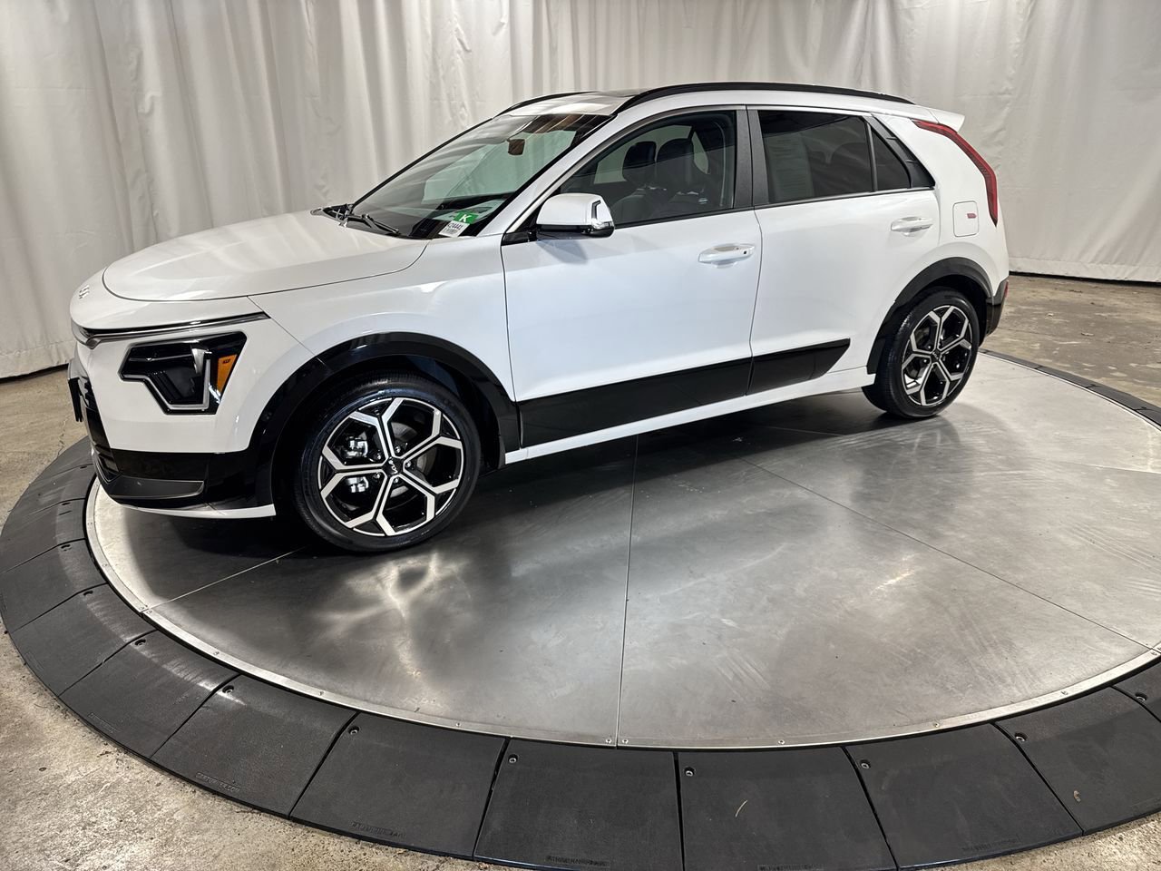 Certified 2025 Kia Niro EX Touring