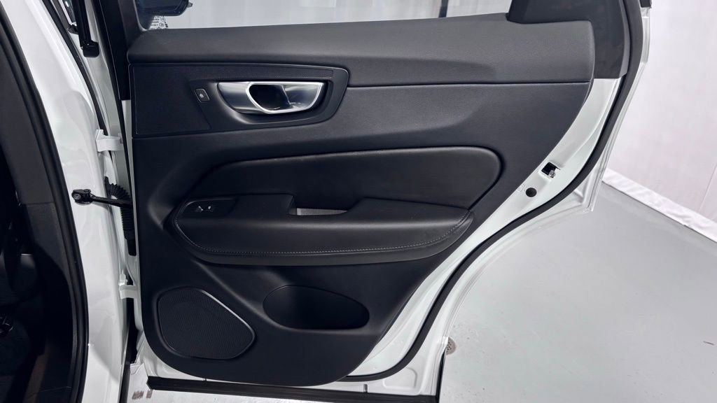 Certified 2025 Volvo XC60 B5 Plus image 26
