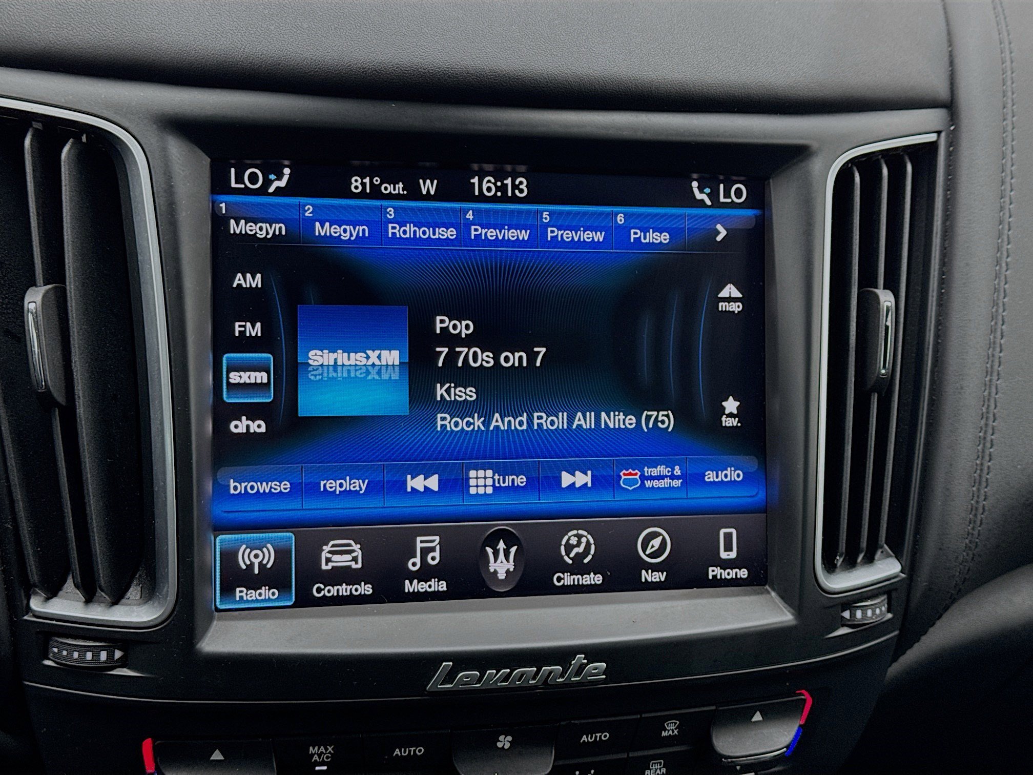 Used 2020 Maserati Levante GranSport AWD/4WD image 11