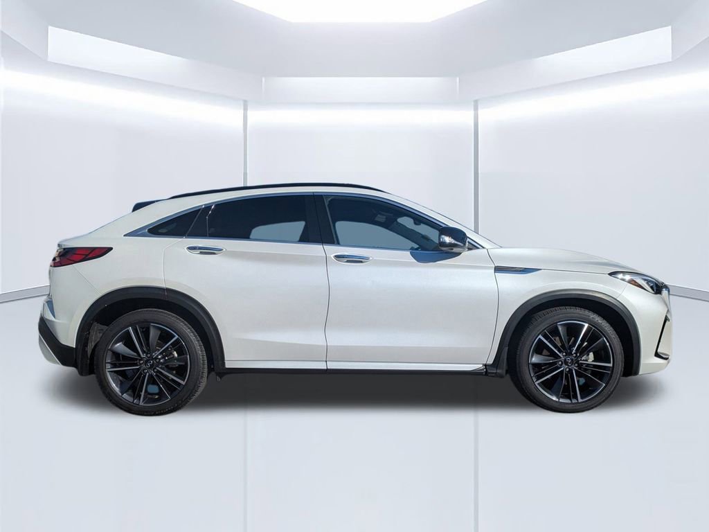Certified 2025 INFINITI QX55 Essential image 3