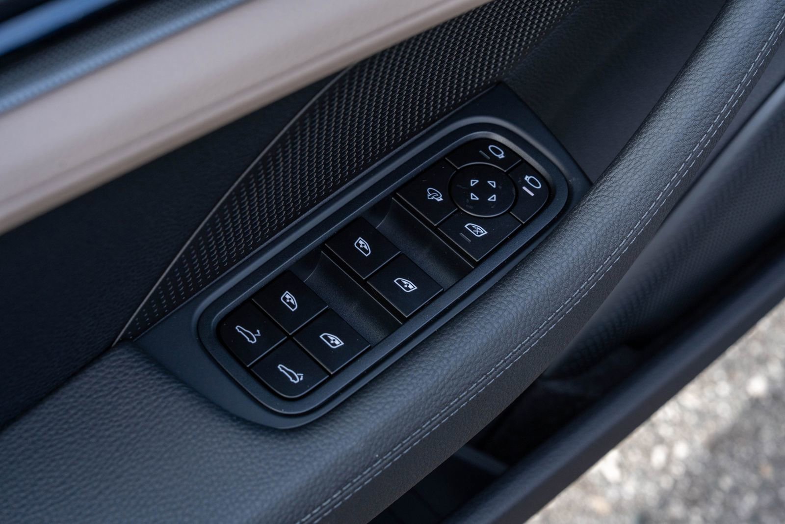 Used 2026 Porsche Panamera 4 image 21