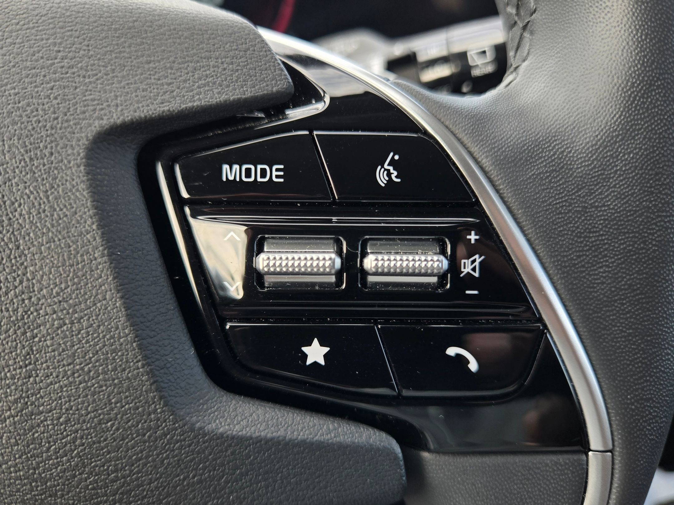 Used 2024 Kia Niro EX image 25