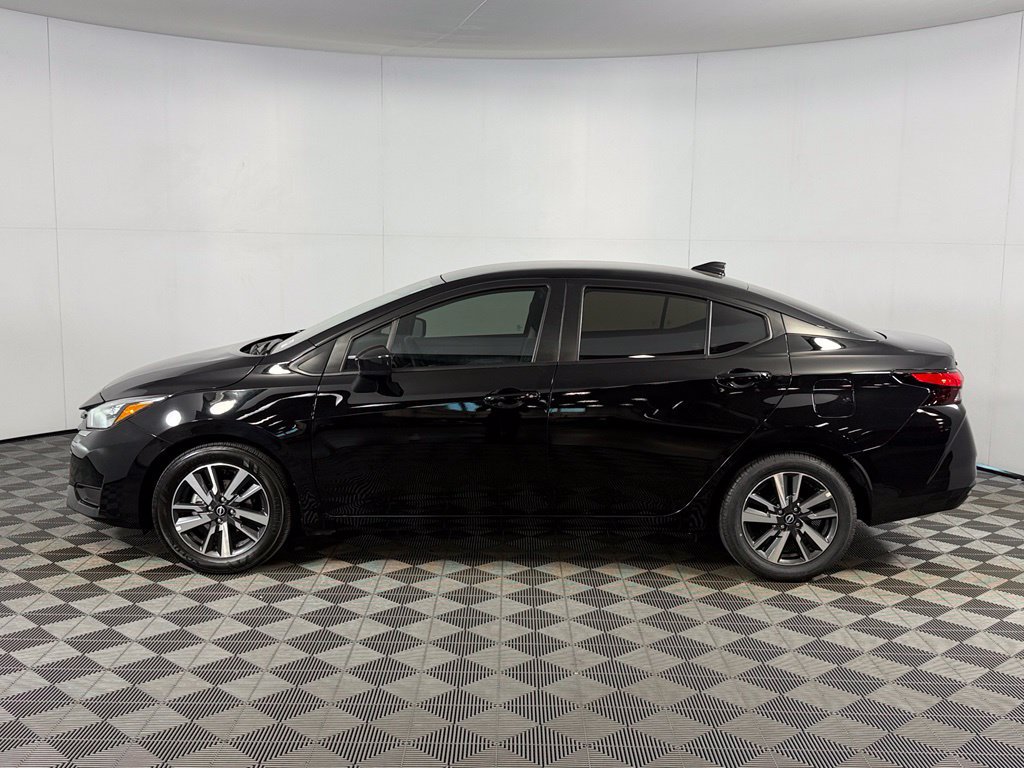 Used 2025 Nissan Versa SV FWD image 5