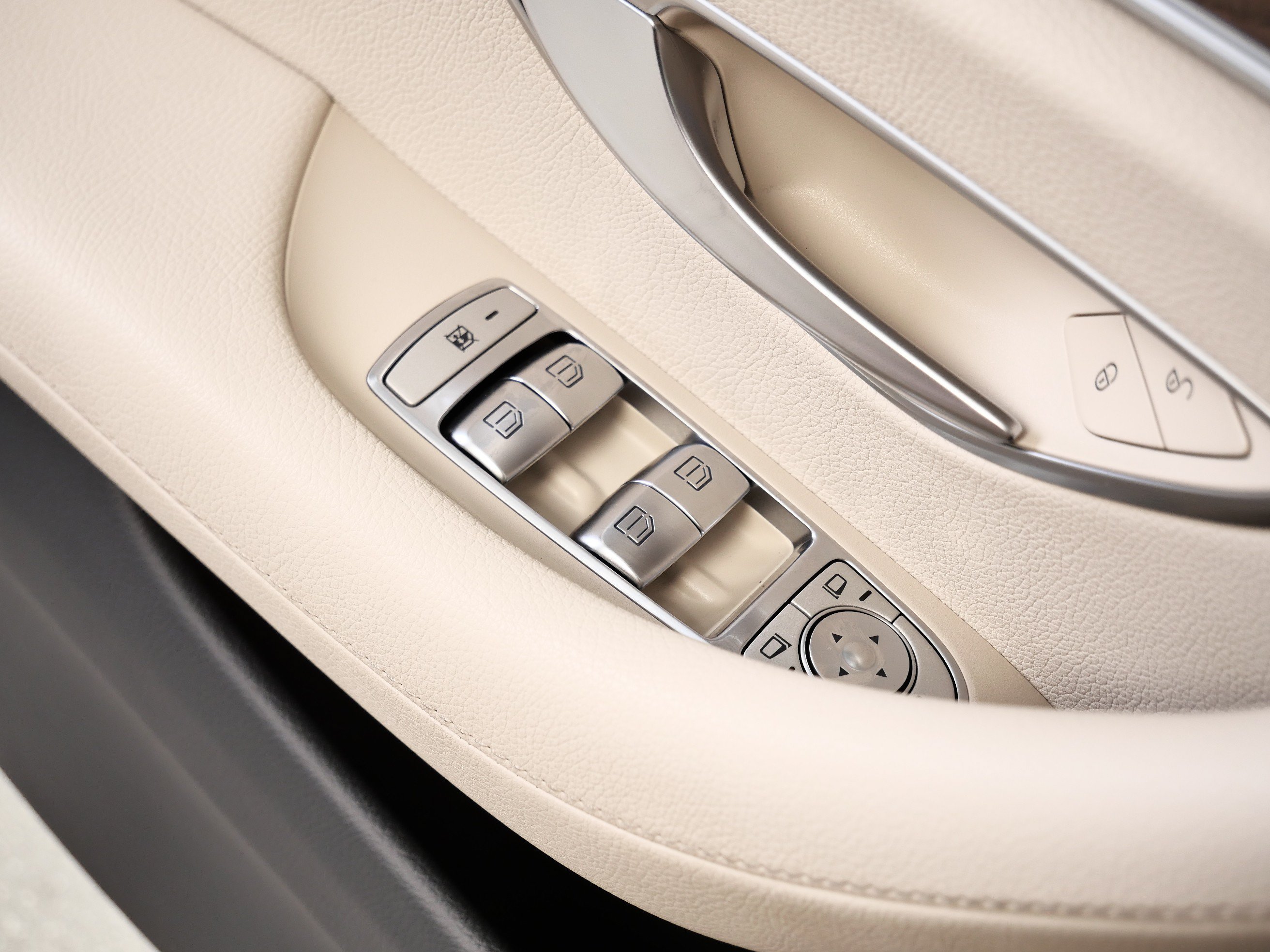 Used 2021 Mercedes-Benz E 350 4MATIC Sedan image 33