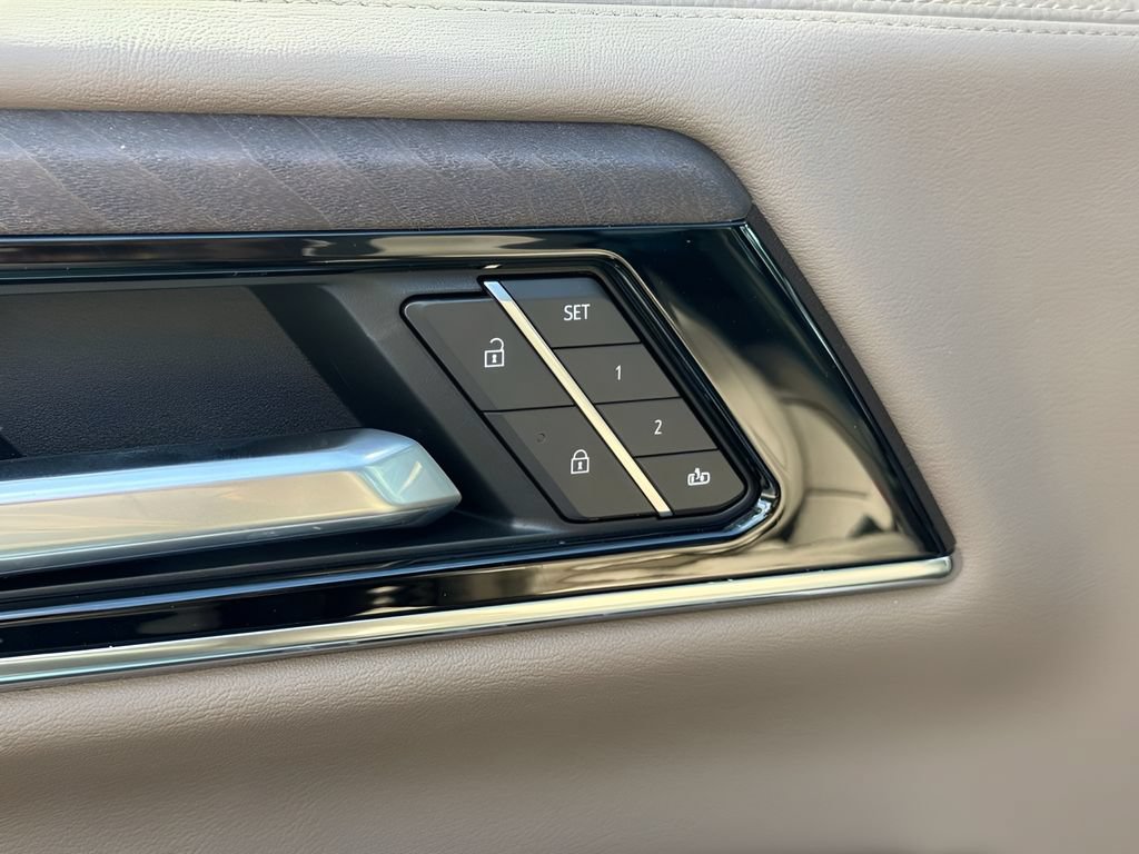 New 2026 GMC Yukon Denali w/ Denali Reserve Package AWD/4WD image 13