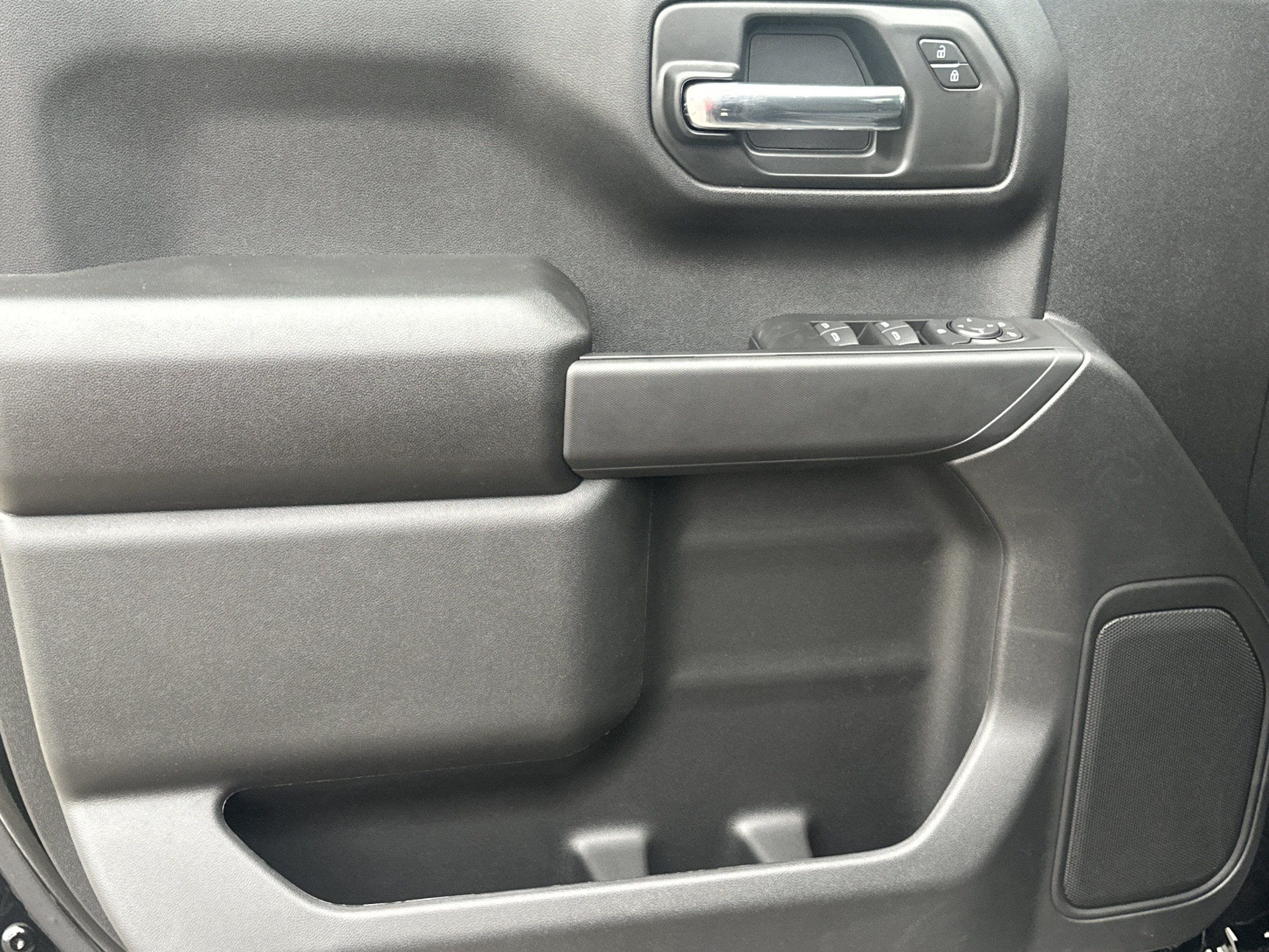 New 2026 Chevrolet Silverado 1500 Custom Trail Boss w/ LPO, Dark Essentials Package AWD/4WD image 10