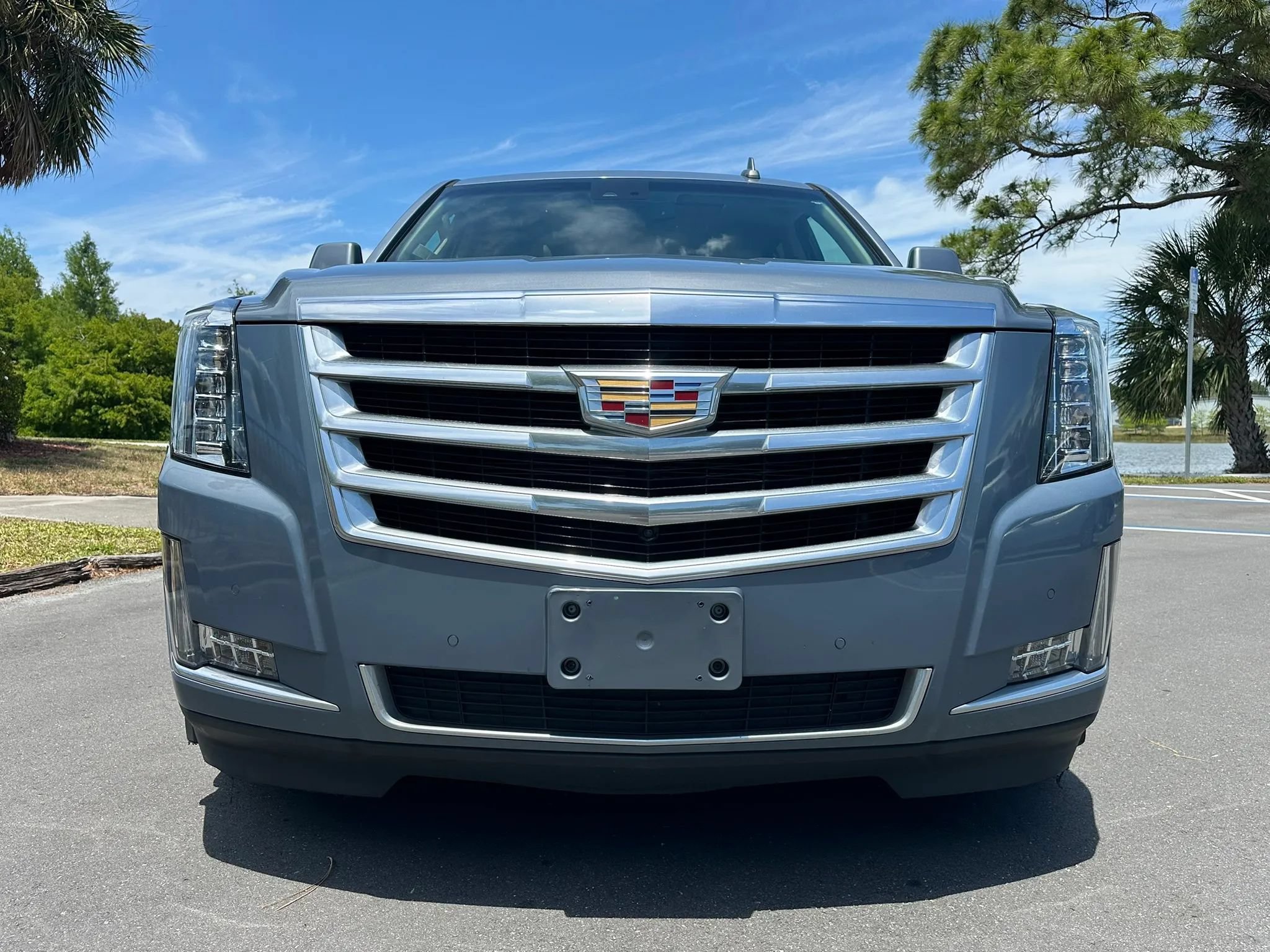 Used 2016 Cadillac Escalade ESV Luxury AWD/4WD image 3