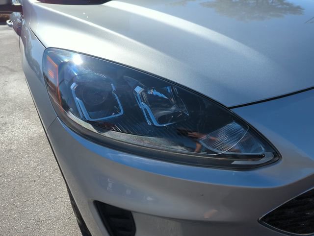 Used 2020 Ford Escape SE image 17