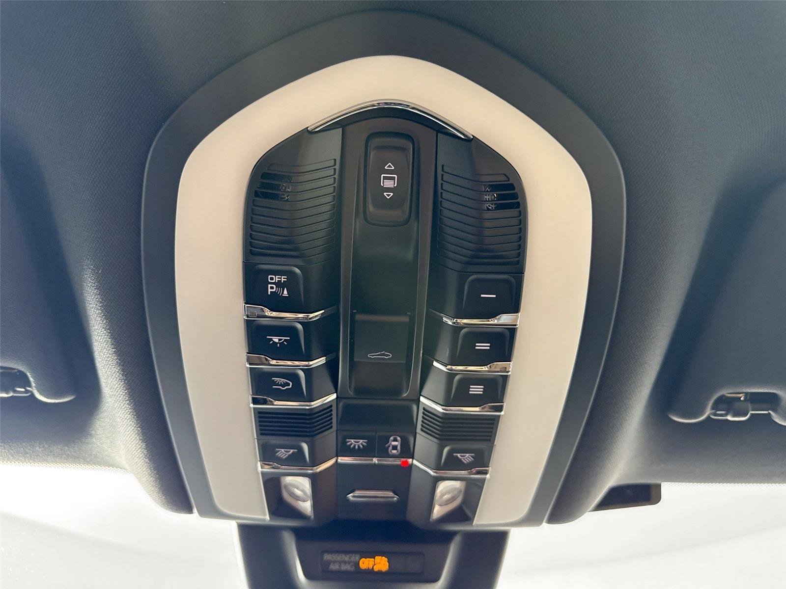 Used 2024 Porsche Macan T w/ Premium Plus Package image 21