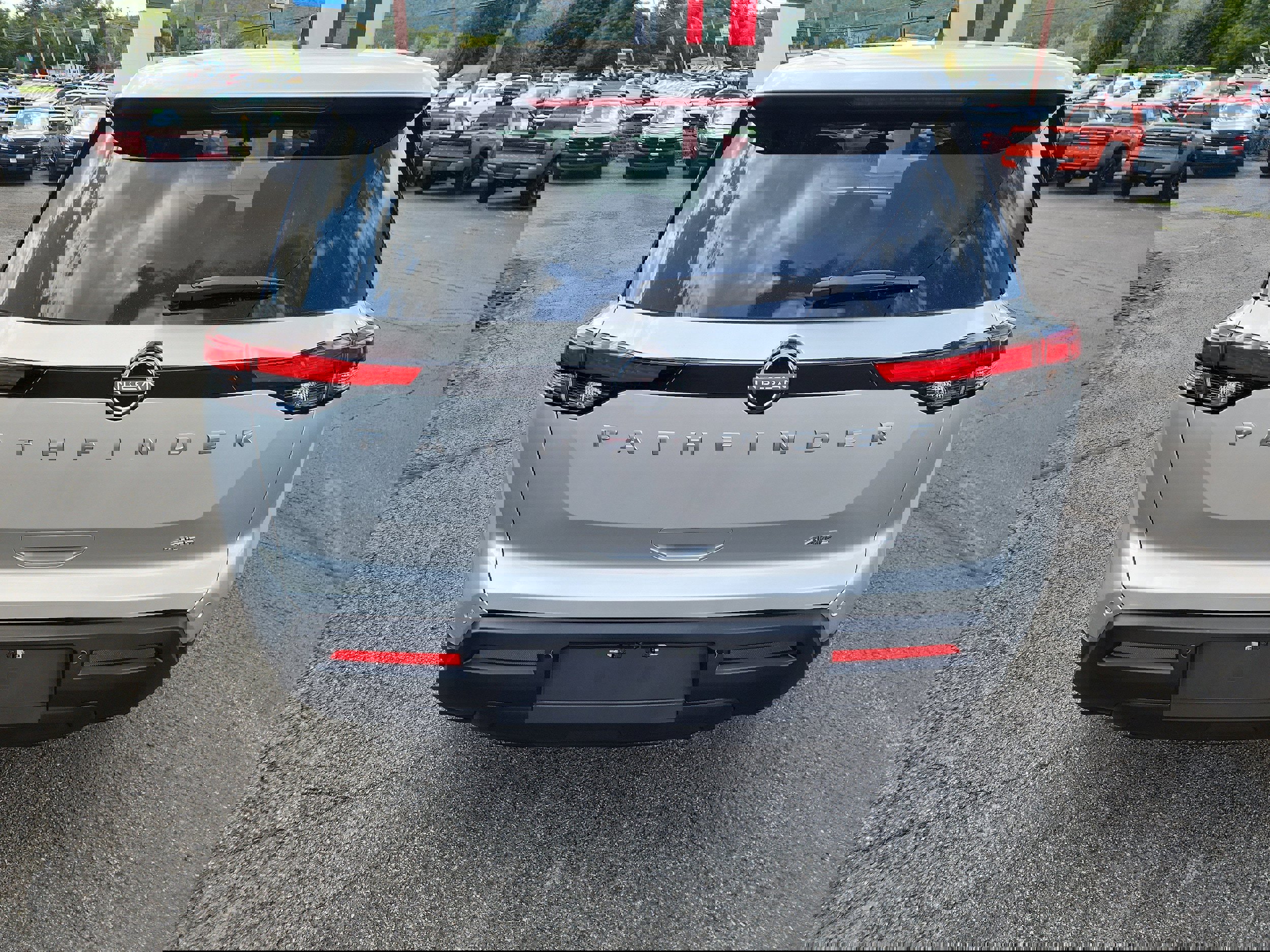 New 2025 Nissan Pathfinder S image 7