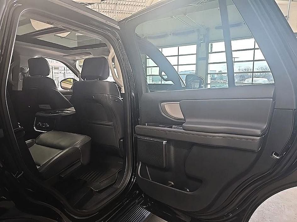 Used 2025 Ford Expedition Active image 40