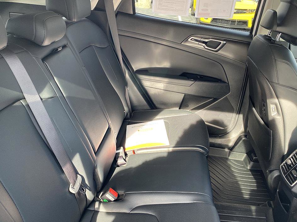 Used 2025 Kia Sportage EX image 21