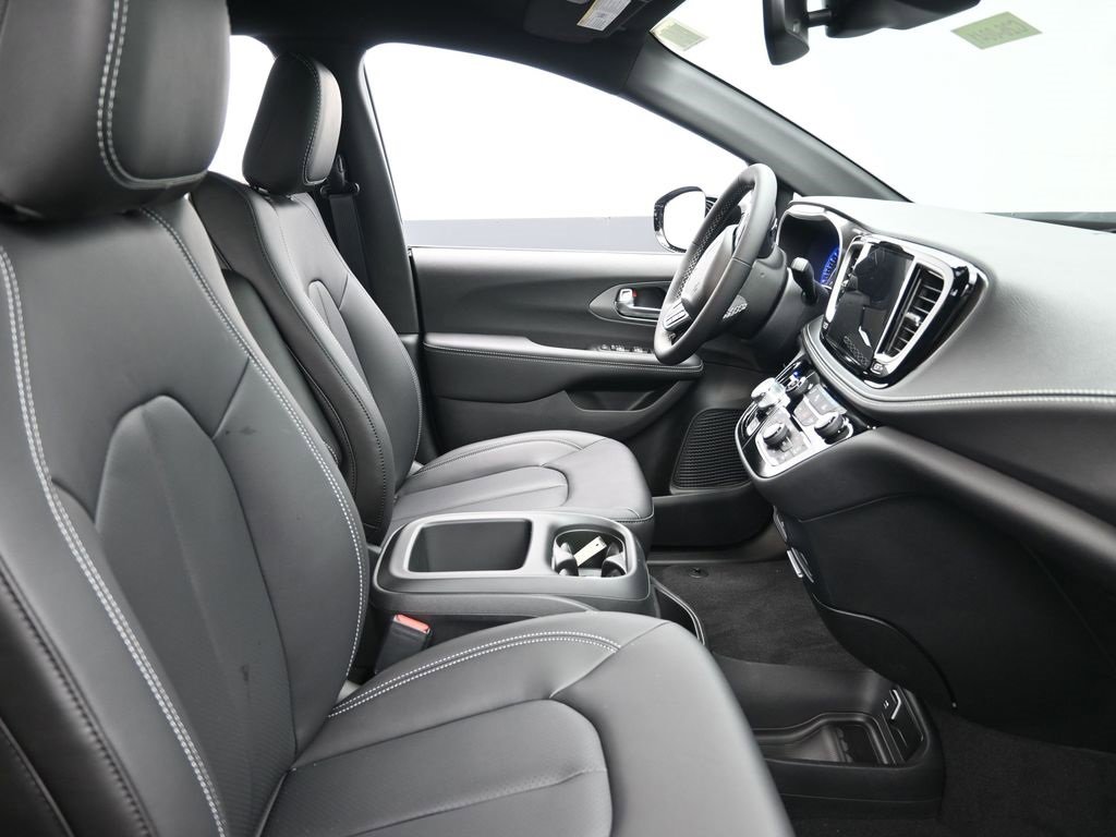 New 2026 Chrysler Pacifica Select image 18