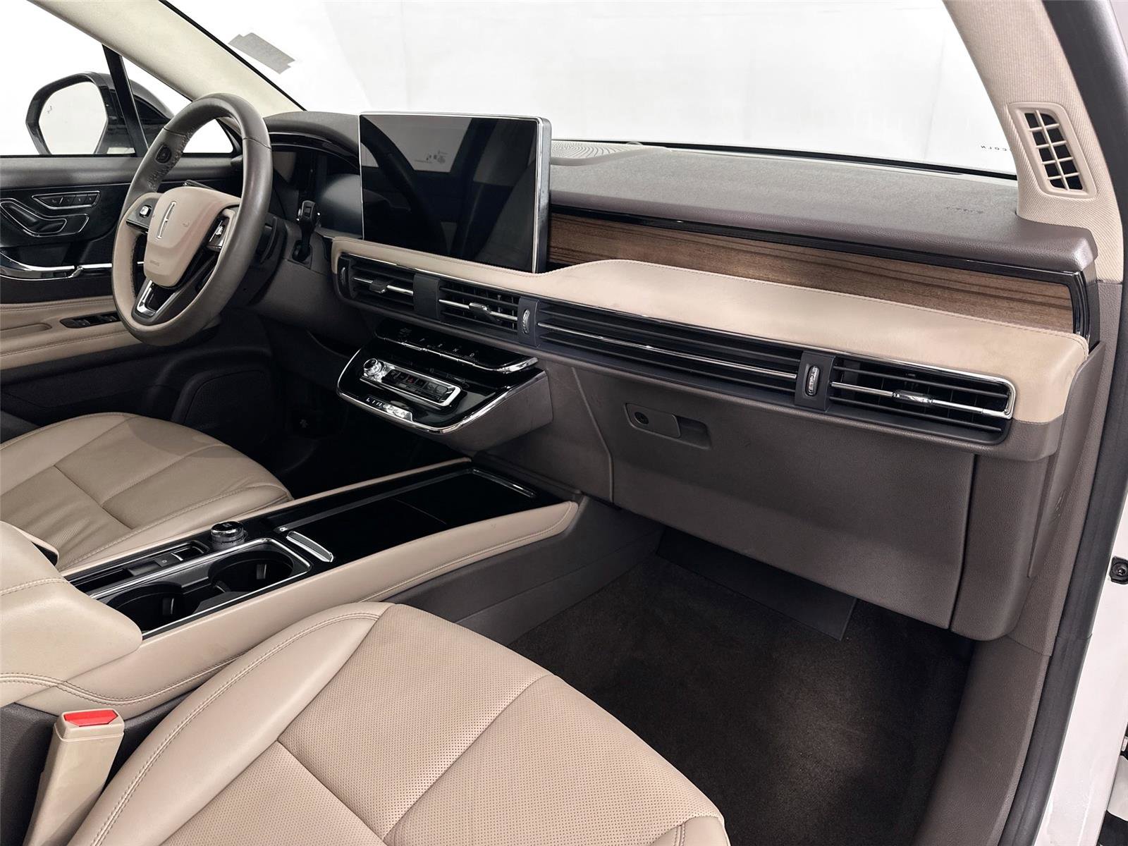 Used 2023 Lincoln Corsair Reserve image 28