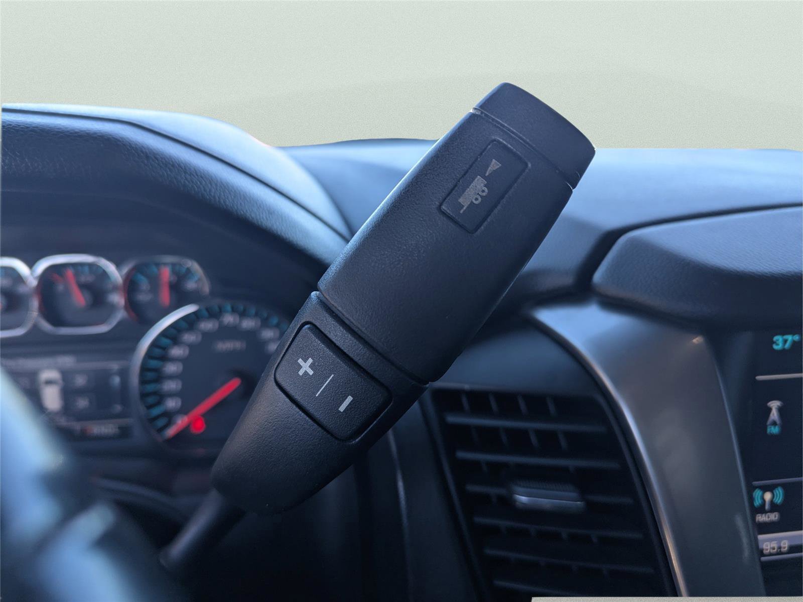 Used 2018 Chevrolet Tahoe LT image 22