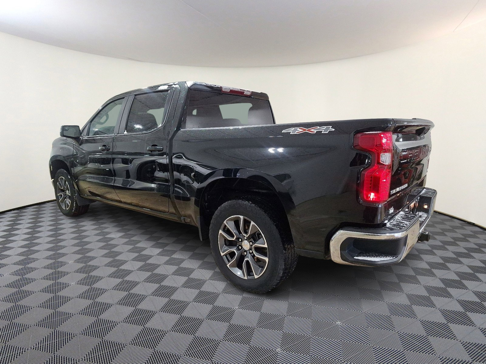 Used 2024 Chevrolet Silverado 1500 LT image 4
