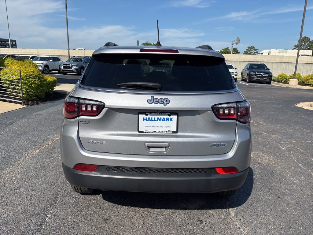 Used 2024 Jeep Compass Latitude image 6